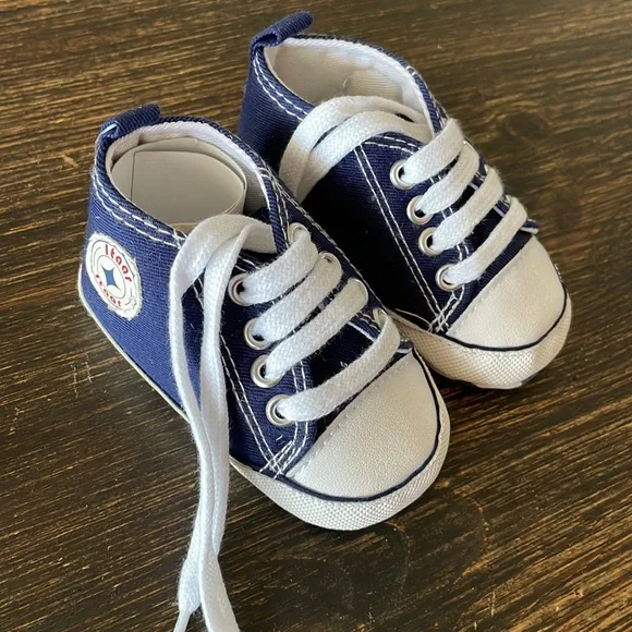 * 3/$10 * Baby slippers - Picture 1 of 8